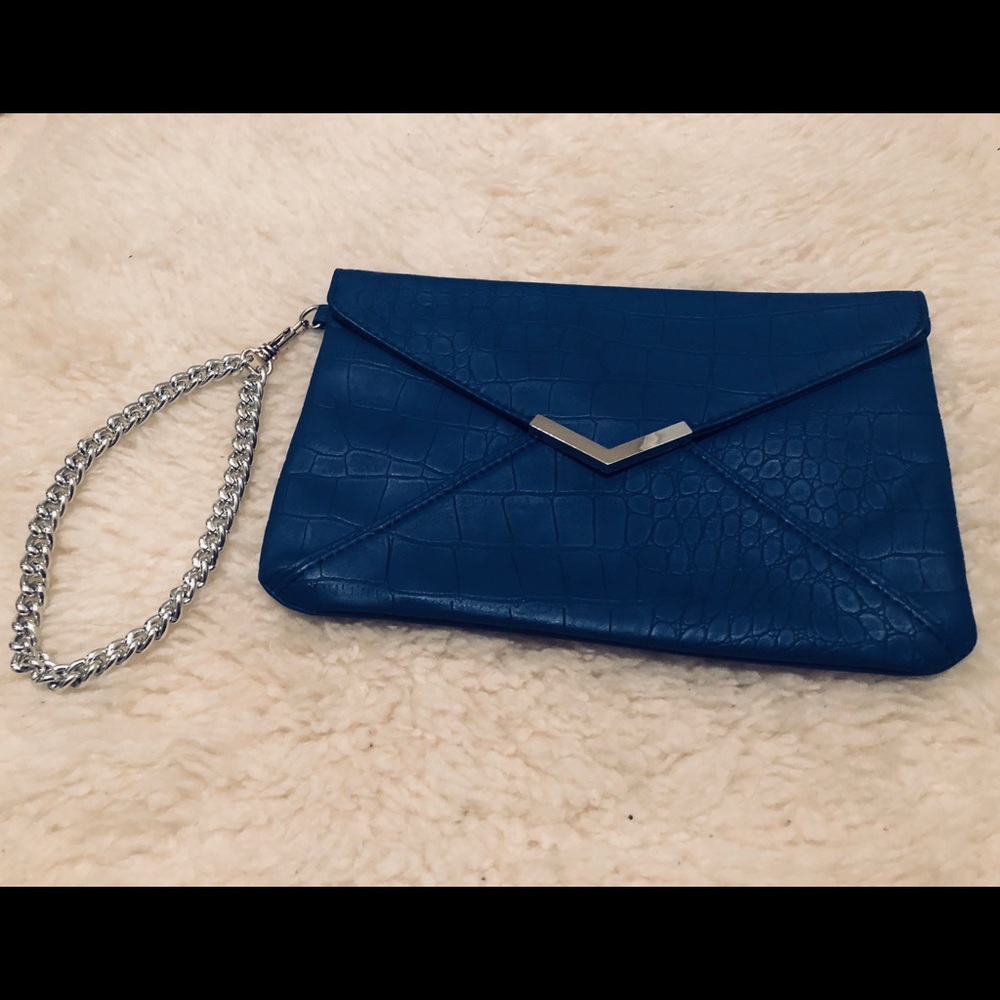DONATED EXPRESS Blue clutch w/silver chain and detail